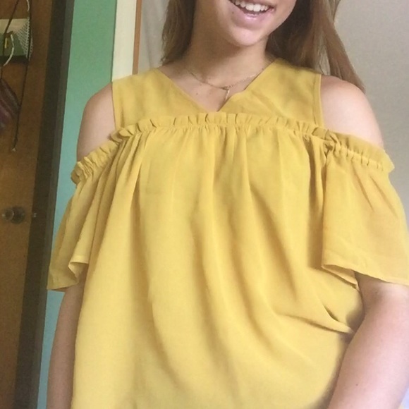 Yellow off the shoulder Abercrombie shirt - Picture 4 of 4
